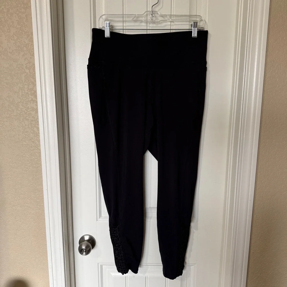 Livi‎ Active Leggings Women 14/16 Black Good Wicking 7/8 Lattice Detail Pocket